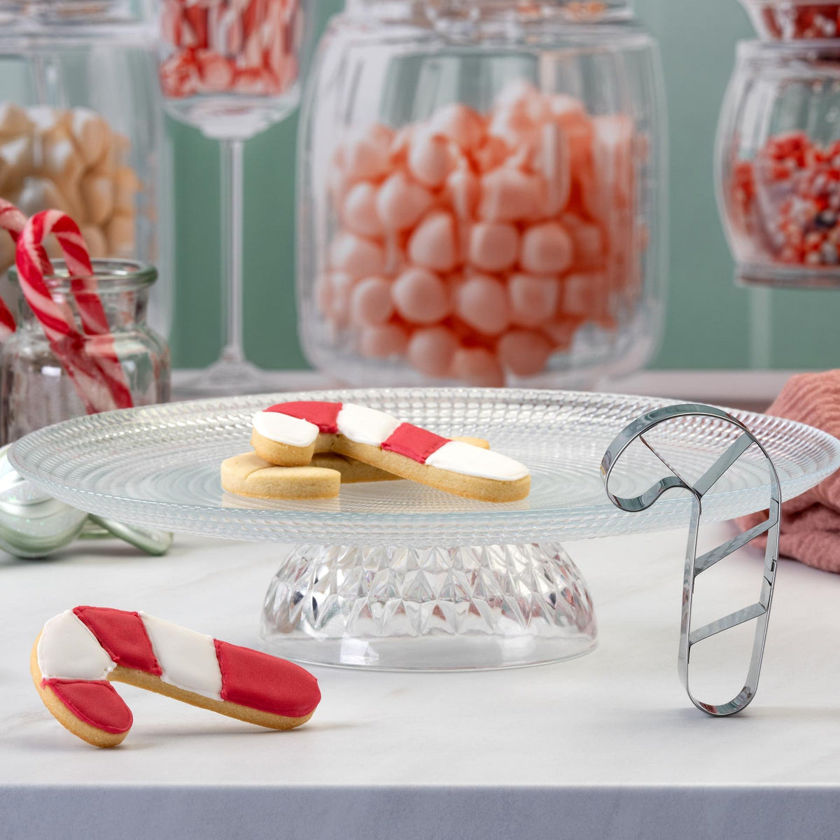 Zuckerstangen-Kekse mit Ausstecher