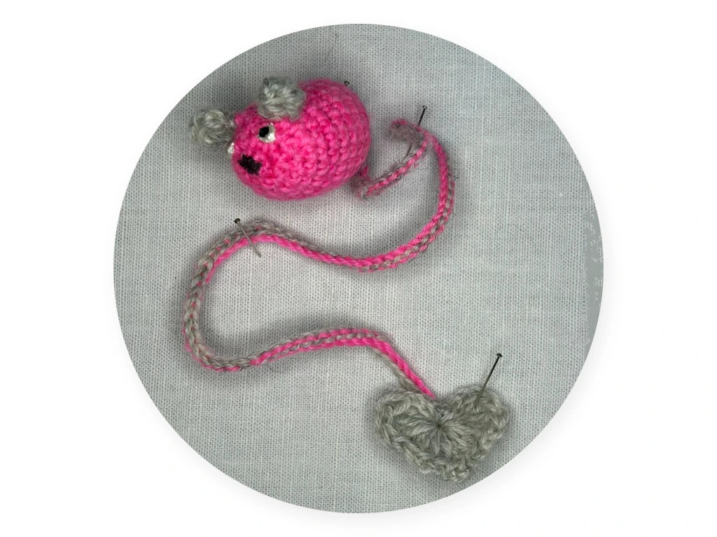 Lesezeichen Maus gehäkelt – Pink-Grau