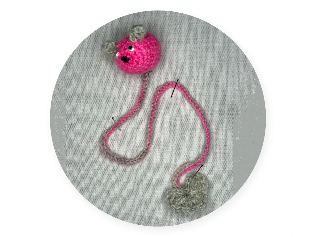 Lesezeichen Maus gehäkelt – Rosa-Grau